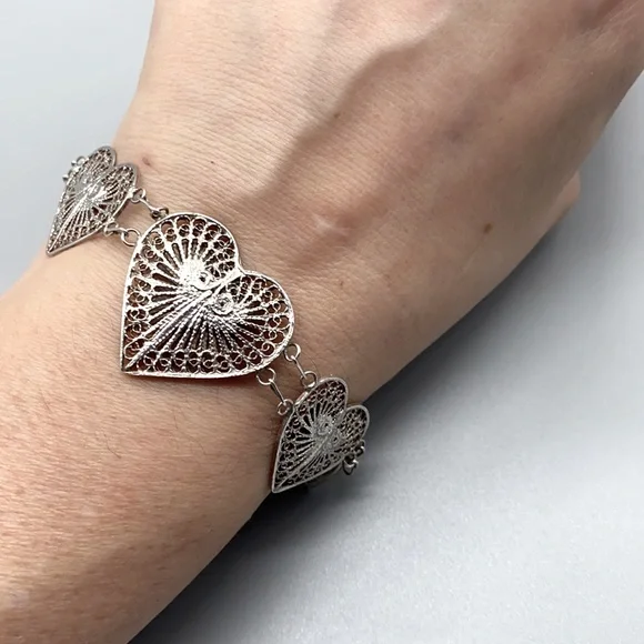 Vintage graduated heart shaped filigree bracelet 8 inches in sterling sterling - Picture 4 of 7